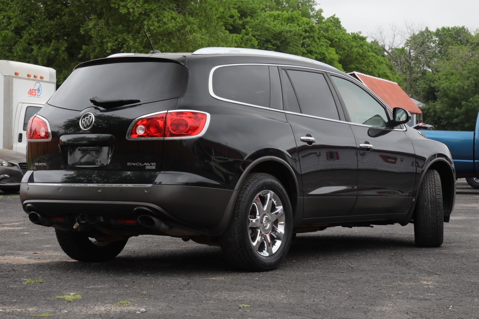 2008 BLACK BUICK ENCLAVE CXL FWD (5GAER23708J) with an 3.6L V6 DOHC 24V engine, 6-SPEED AUTOMATIC transmission, located at 420 E. Kingsbury St., Seguin, TX, 78155, (830) 401-0495, 29.581060, -97.961647 - Photo#4